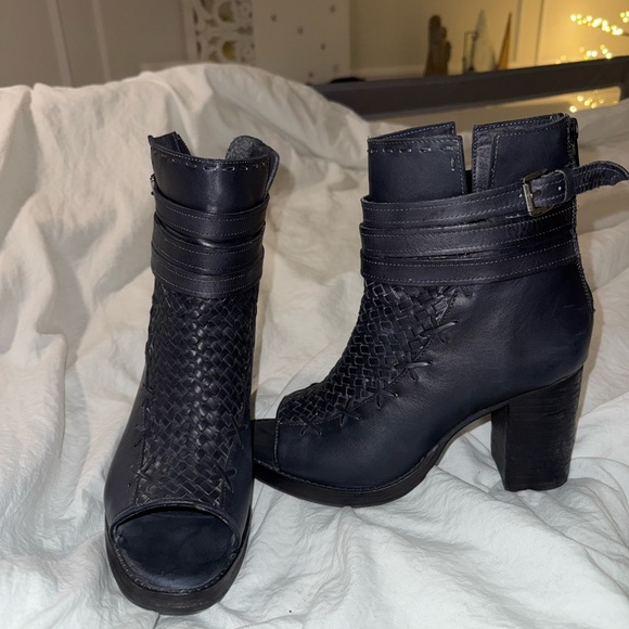 Vintage Foundry Co Booties - Picture 2 of 4